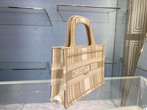 D*or book tote mini