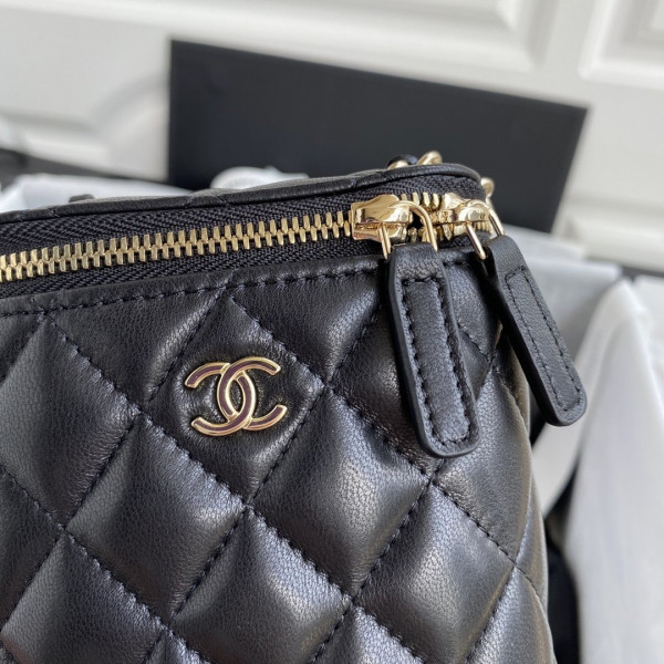 CL VANITY CASE