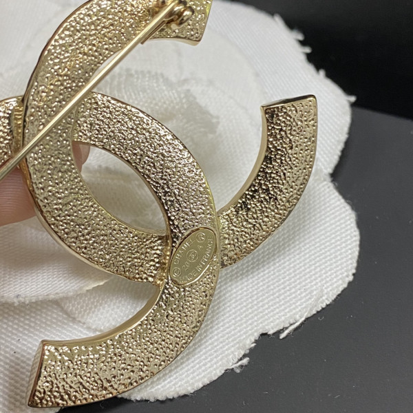 CL BROOCH