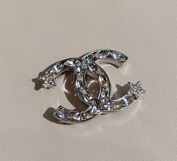 CL BROOCH