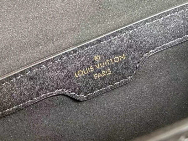 l**is V*t*n papillon trunk
