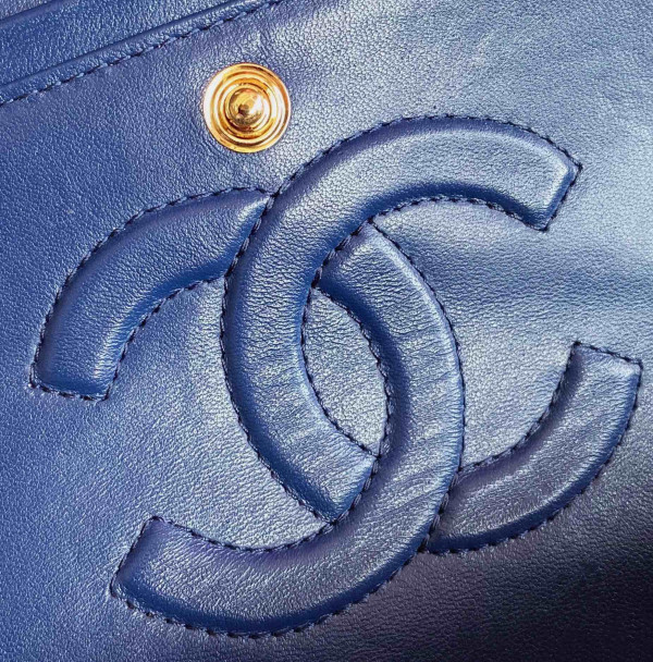 CL CLASSIC HANDBAG