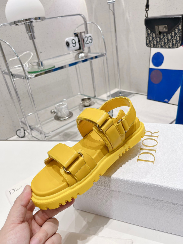 D*oract sandal