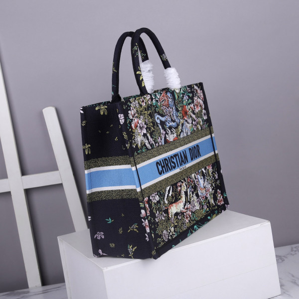 large D*or book tote