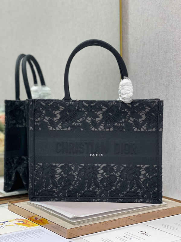 medium D*or book tote