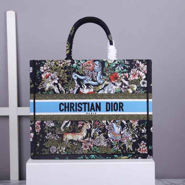 large D*or book tote