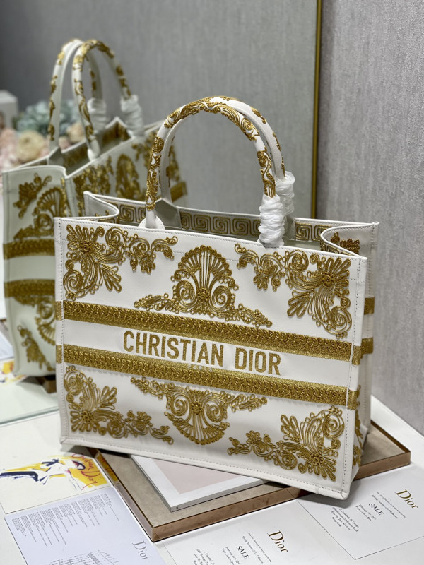 large D*or book tote