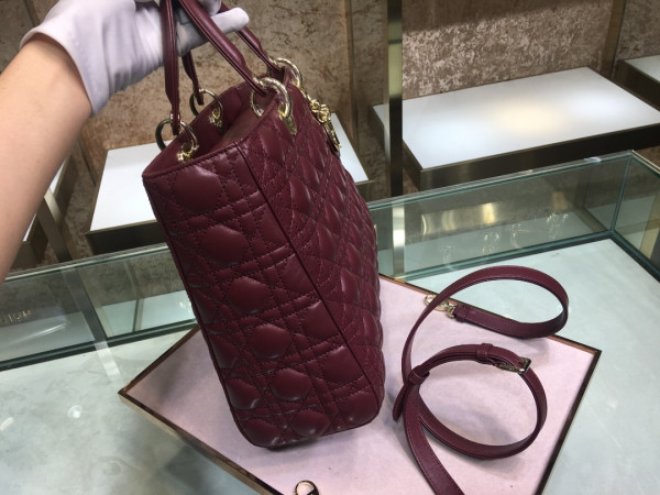 large lady D*or bag
