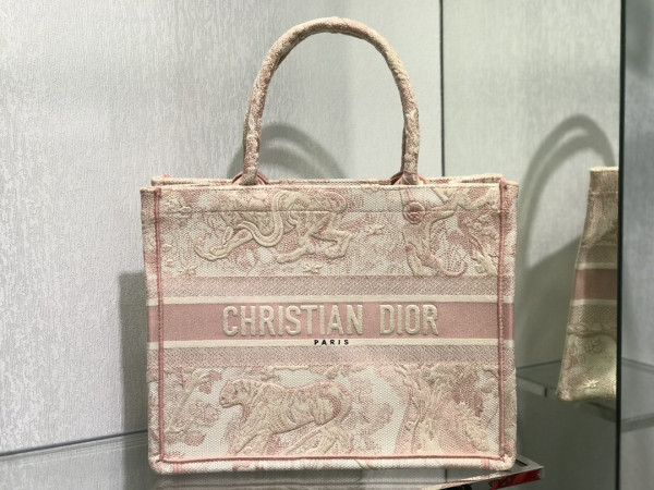 medium D*or book tote