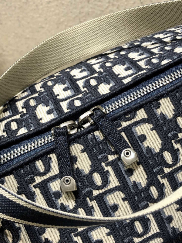 D*or duffle bag