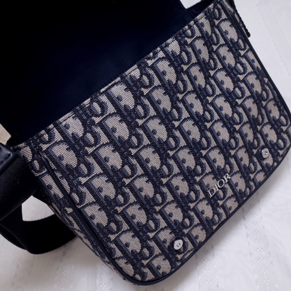 D*or camp bag