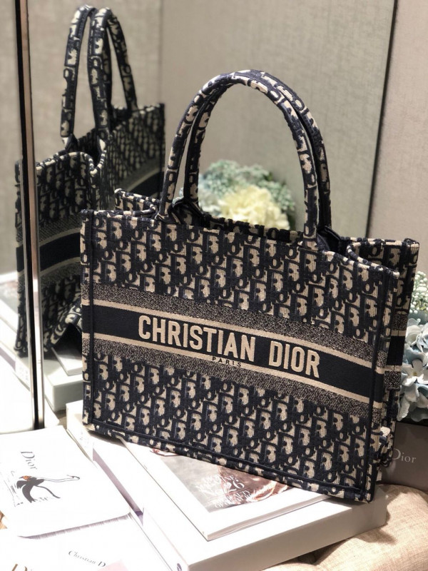 D*or oblique book tote-36cm