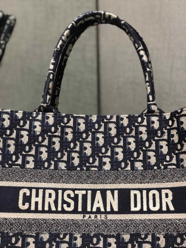D*or oblique book tote-36cm