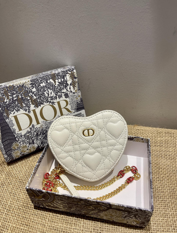 D*or D*oramour caro heart pouch with chain