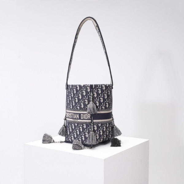 D*or d-bubble bucket bag