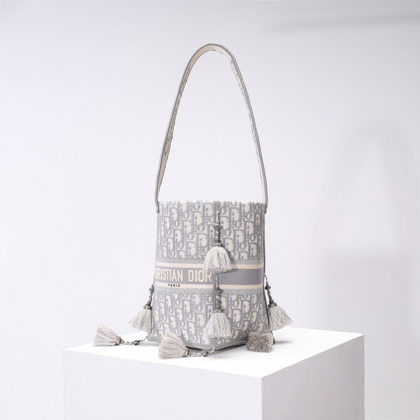 D*or d-bubble bucket bag