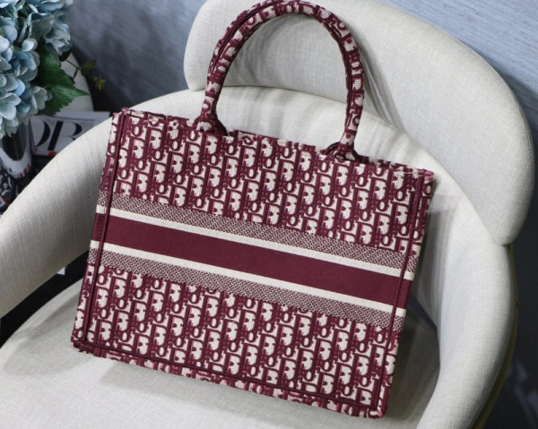 D*or oblique book tote