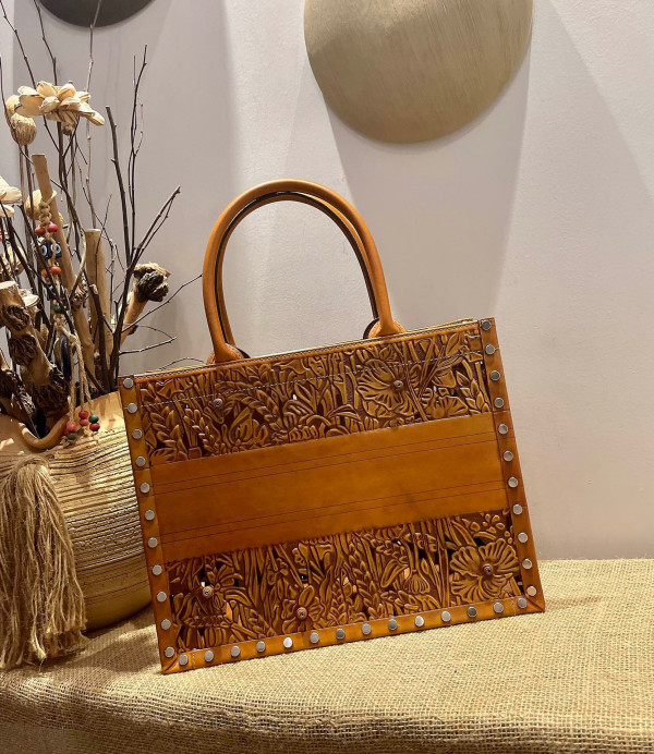 large D*or book tote