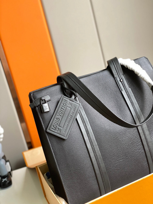 l**is V*t*n tote