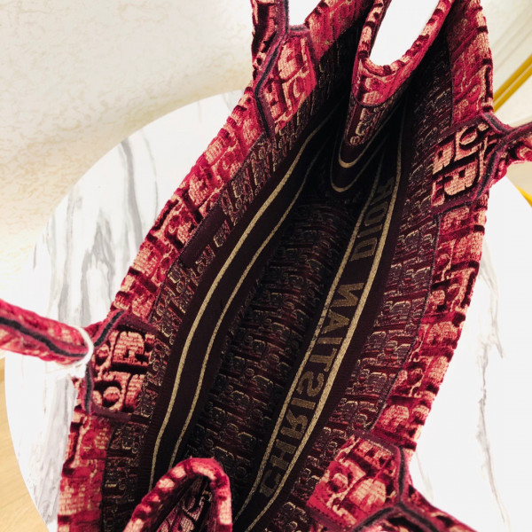 large D*or book tote