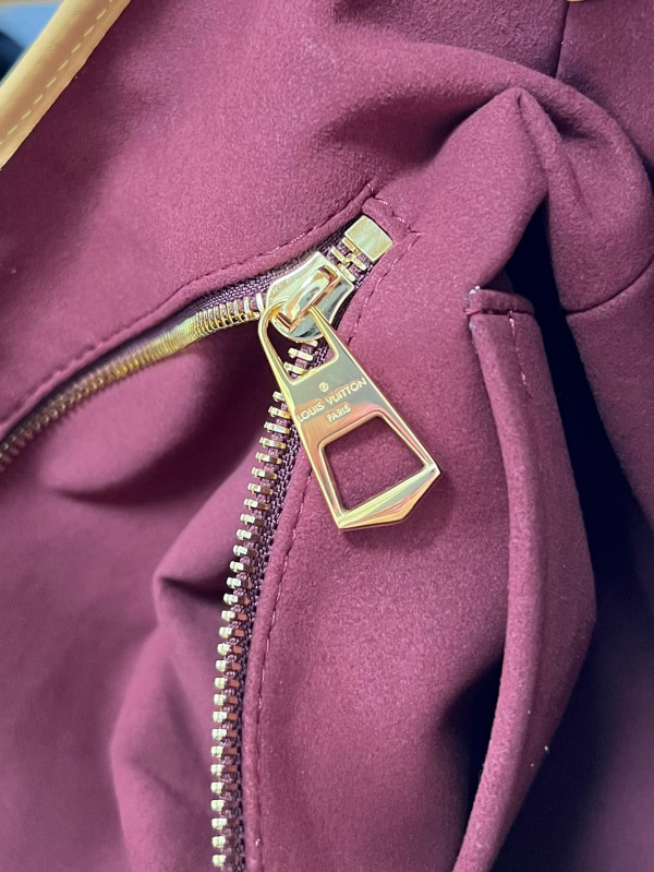 l**is V*t*n carryall pm