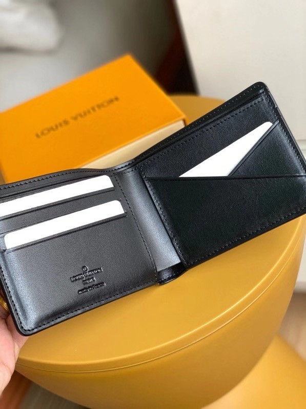 l**is V*t*n multiple wallet