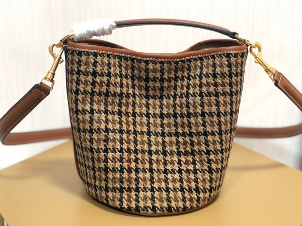 Ce**e teen bucket 16