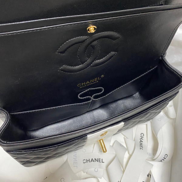 CL CLASSIC HANDBAG