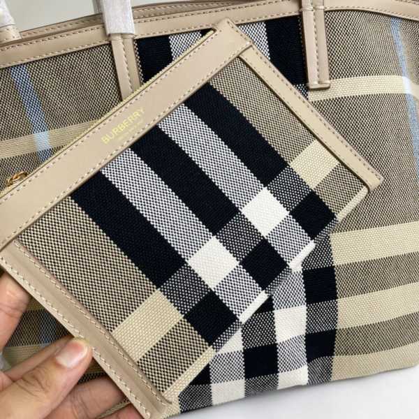 B**rry beach tote