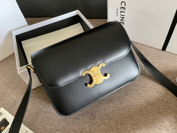 Ce**e classique triomphe bag