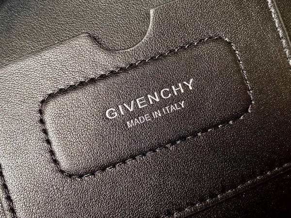 GIVENCHY ANTIGONA SOFT
