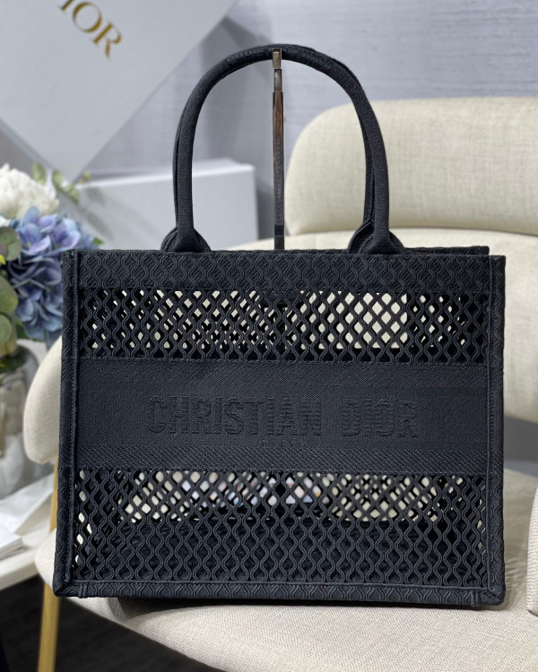 medium D*or book tote