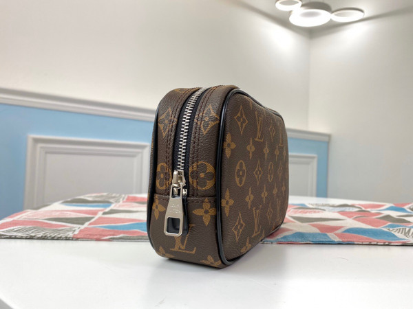 l**is V*t*n toiletry pouch pm