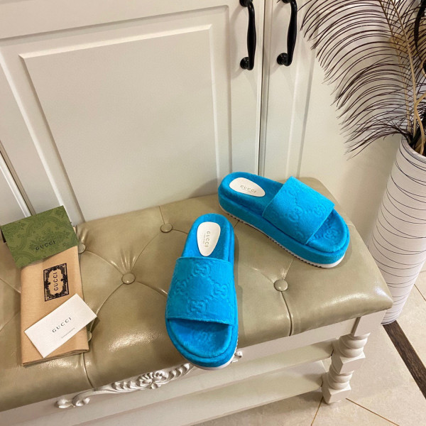 G*u*i gg platform sandal