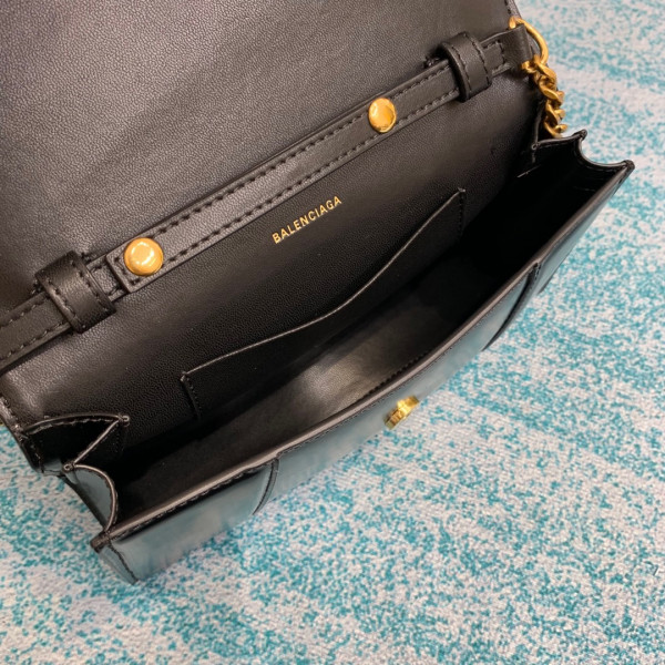 Ba*len*cia*ga hourglass chain bag