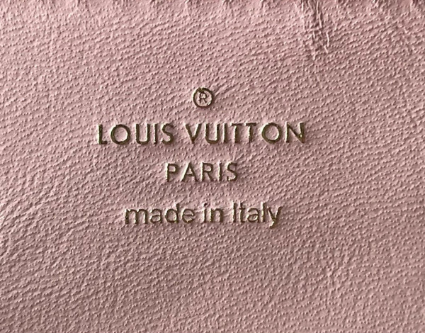 l**is V*t*n limited edition - pochette coussin