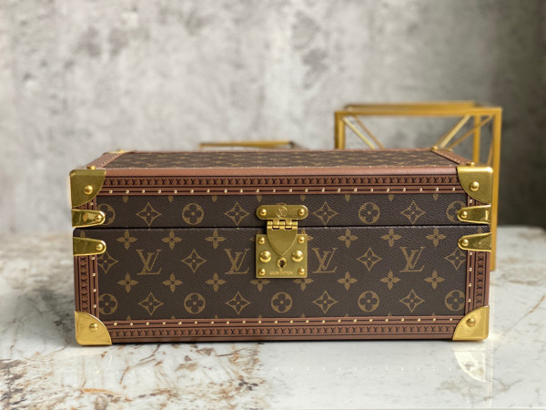l**is V*t*n coffret accessoires