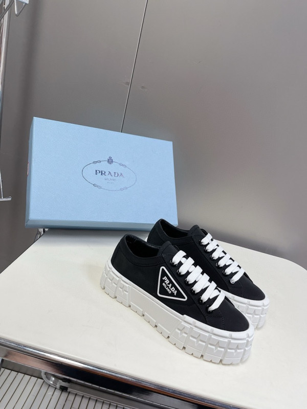 Pra*a sneakers