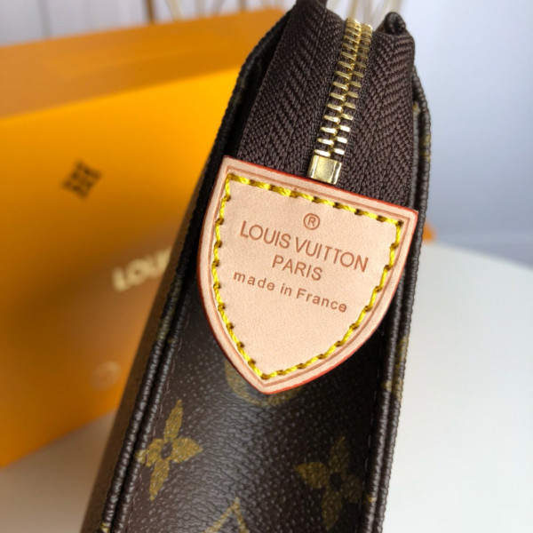 l**is V*t*n toiletry pouch 26