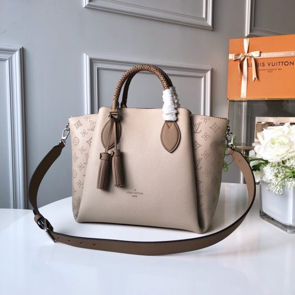 l**is V*t*n haumea bag