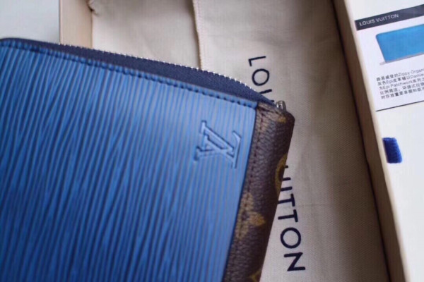 l**is V*t*n zippy wallet