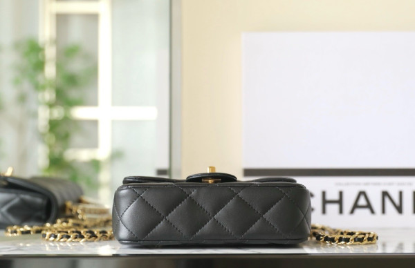 CL FLAP BAG WITH TOP HANDLE