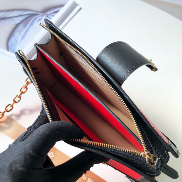 l**is V*t*n trunk clutch