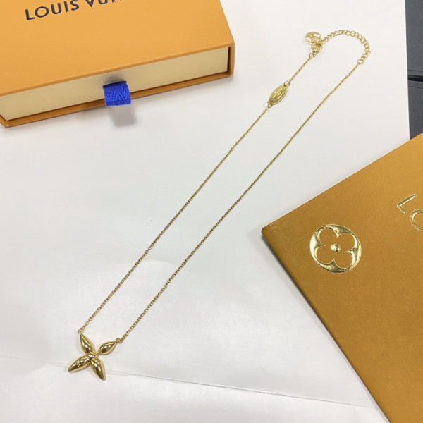 l**is V*t*n necklace