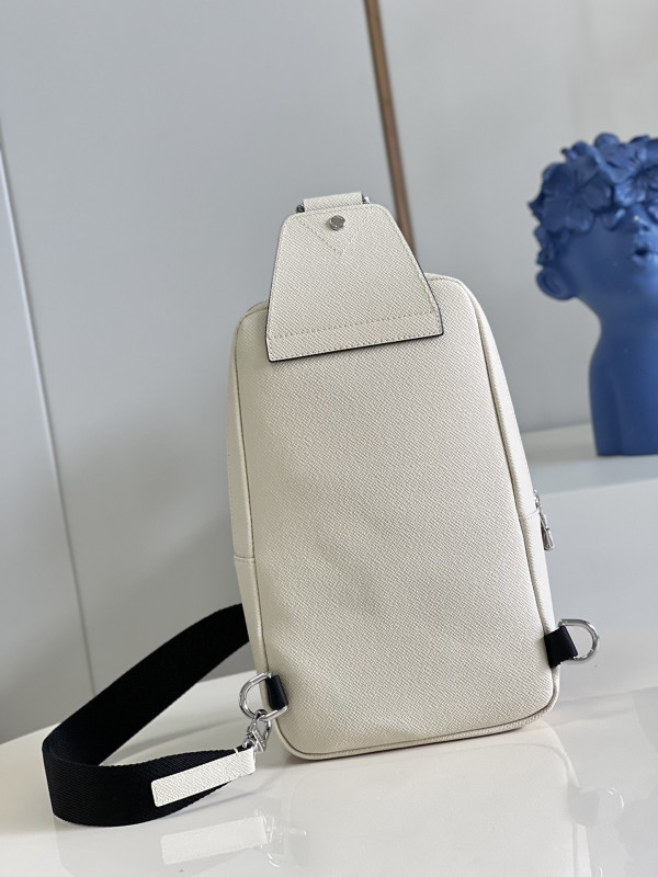 l**is V*t*n avenue sling bag