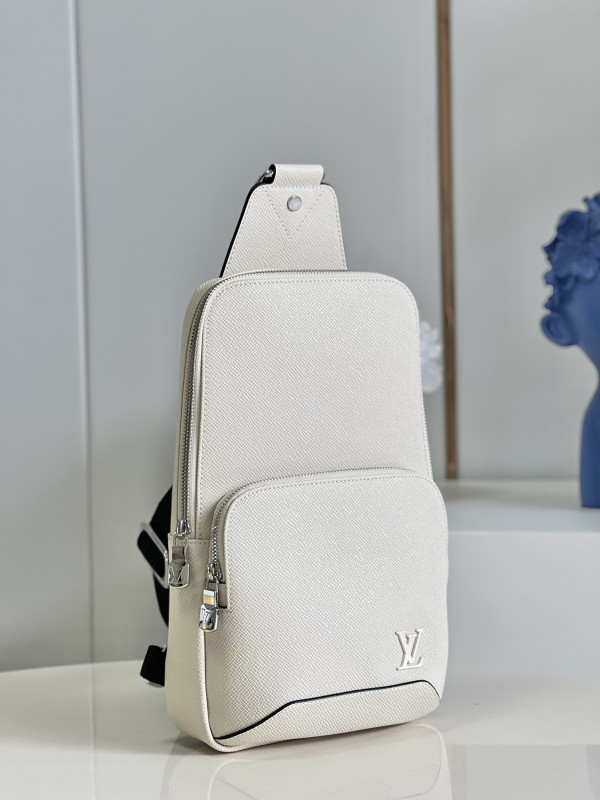 l**is V*t*n avenue sling bag