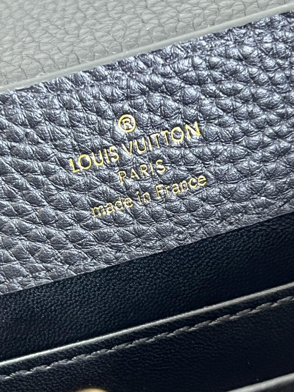 l**is V*t*n capucines mini