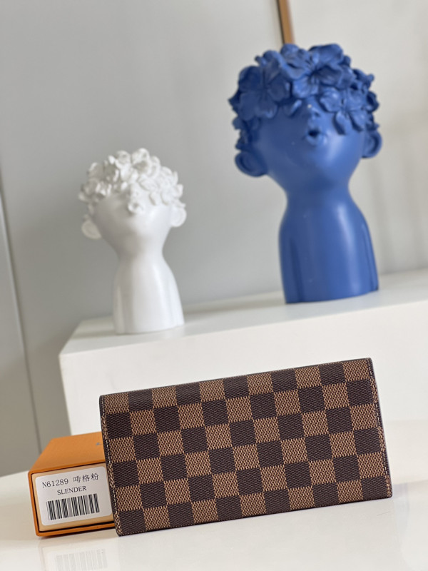 l**is V*t*n emilie wallet