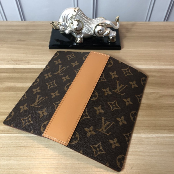 l**is V*t*n brazza wallet