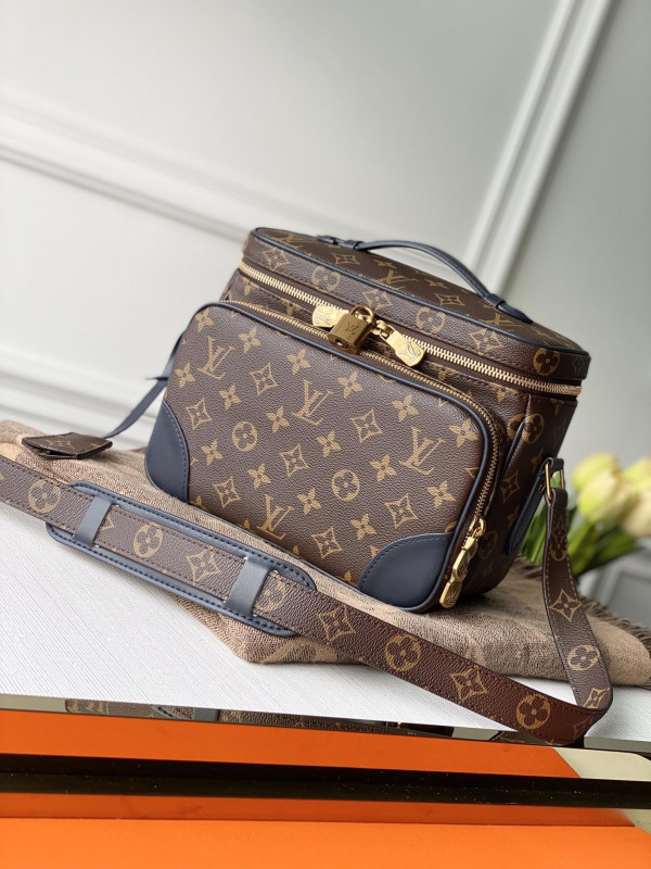l**is V*t*n toiletry bag